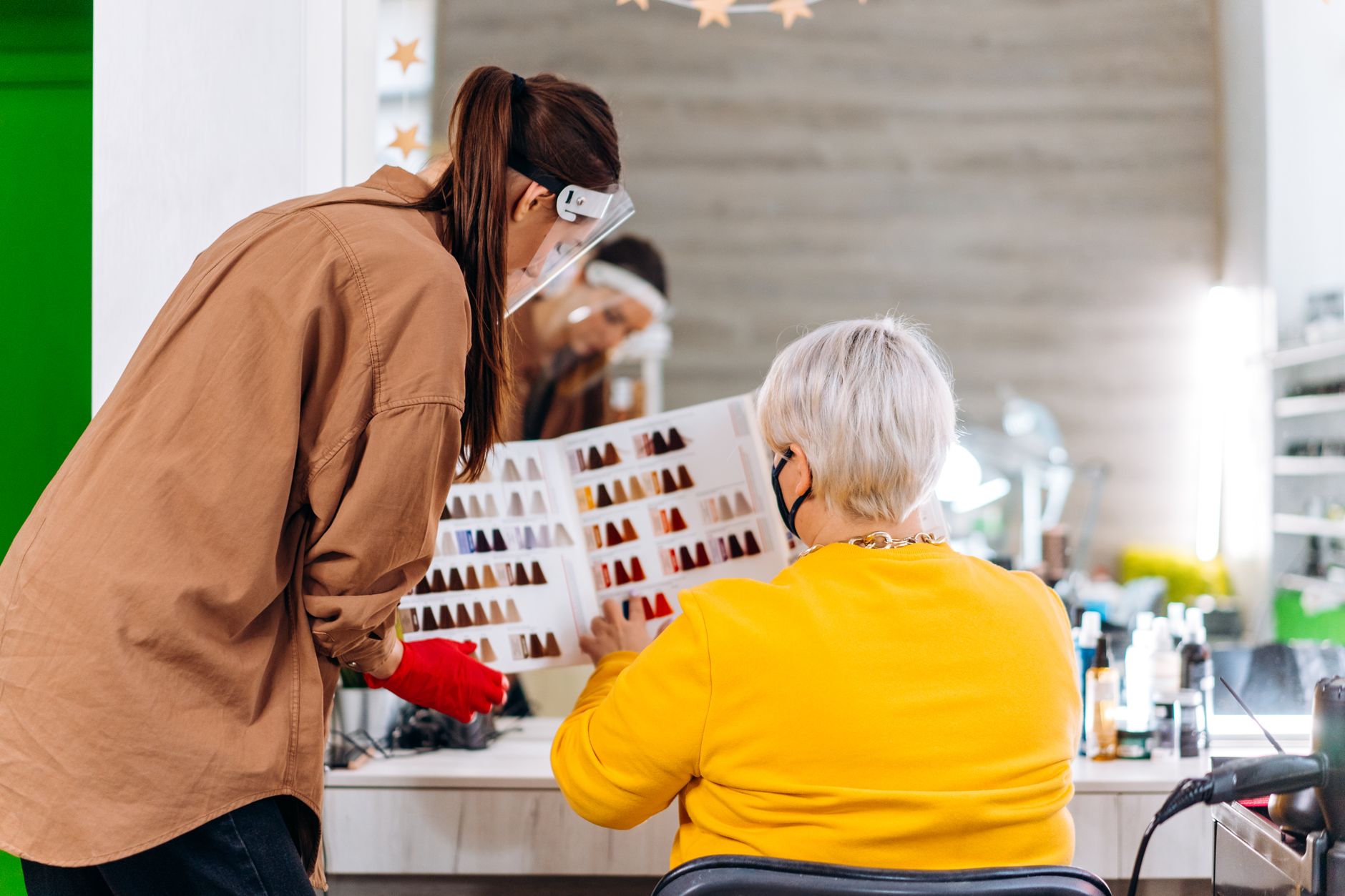 Hairstylist talking with a client during a pre-appointment consultation