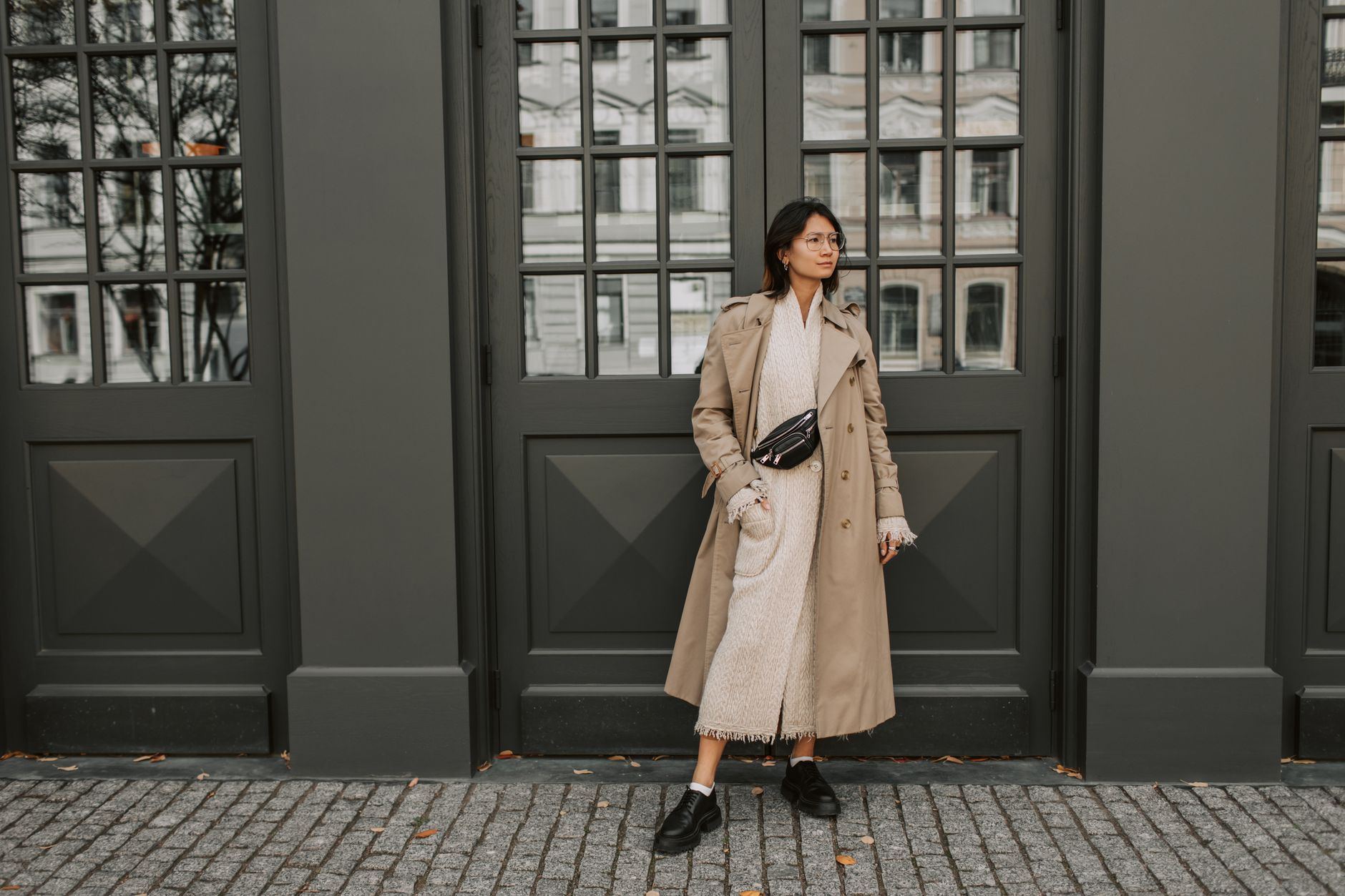 A simple fall outfit with a single colorful accessory against neutral clothing