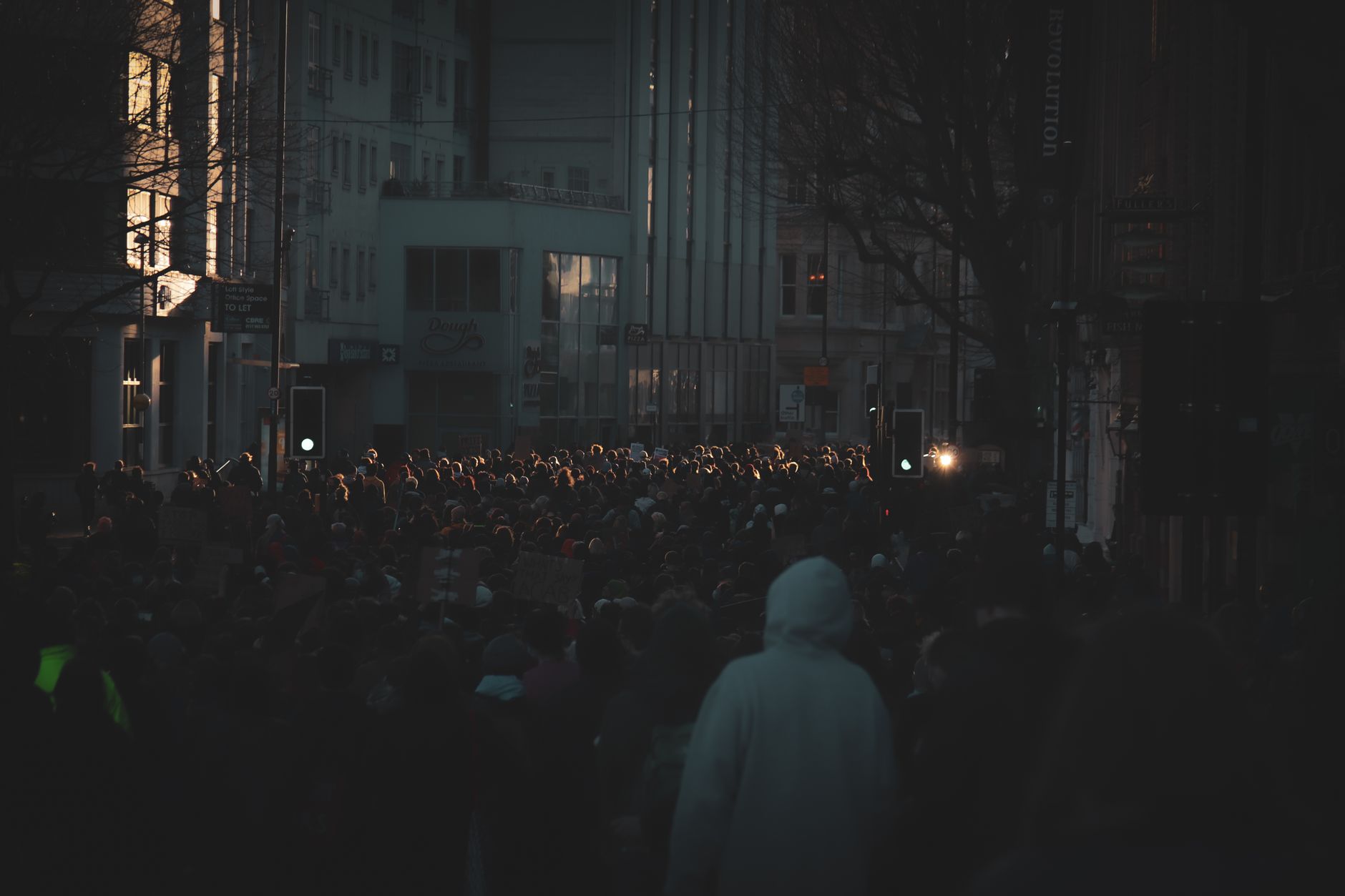 Stylishly dressed crowd at a nighttime entertainment event
